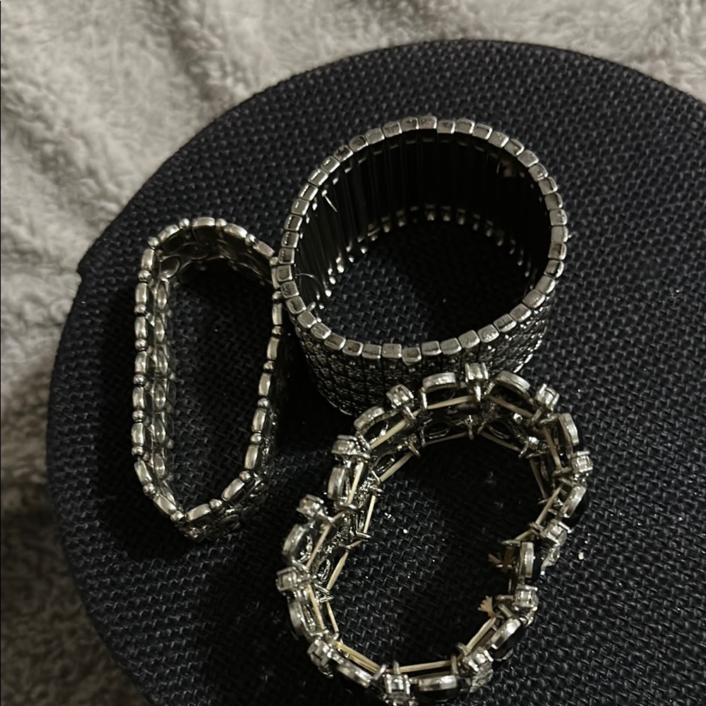 Elegant Silver and Black Bracelet Set - Picture 5 of 11